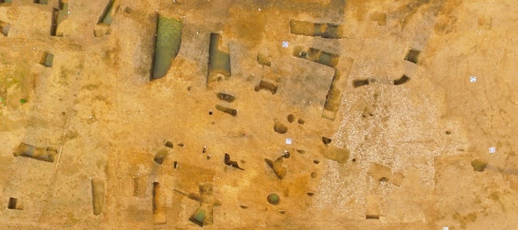 Aerial photo of A14 archaeological site (c) Highways England, courtesy of MOLA Headland Infrastructure